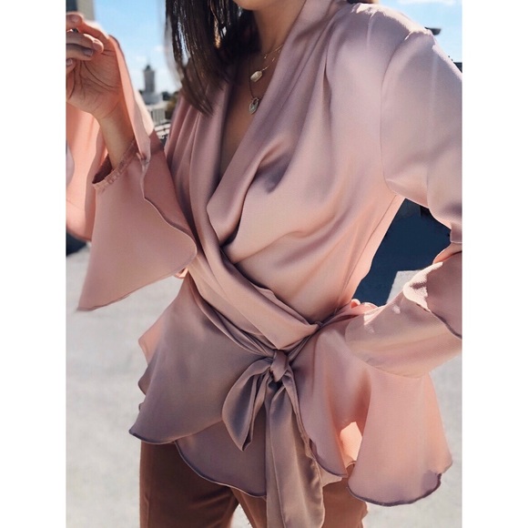 Last 1✨Lyssa Blush Pink Satin Bell Sleeve Wrap Top - Picture 4 of 8